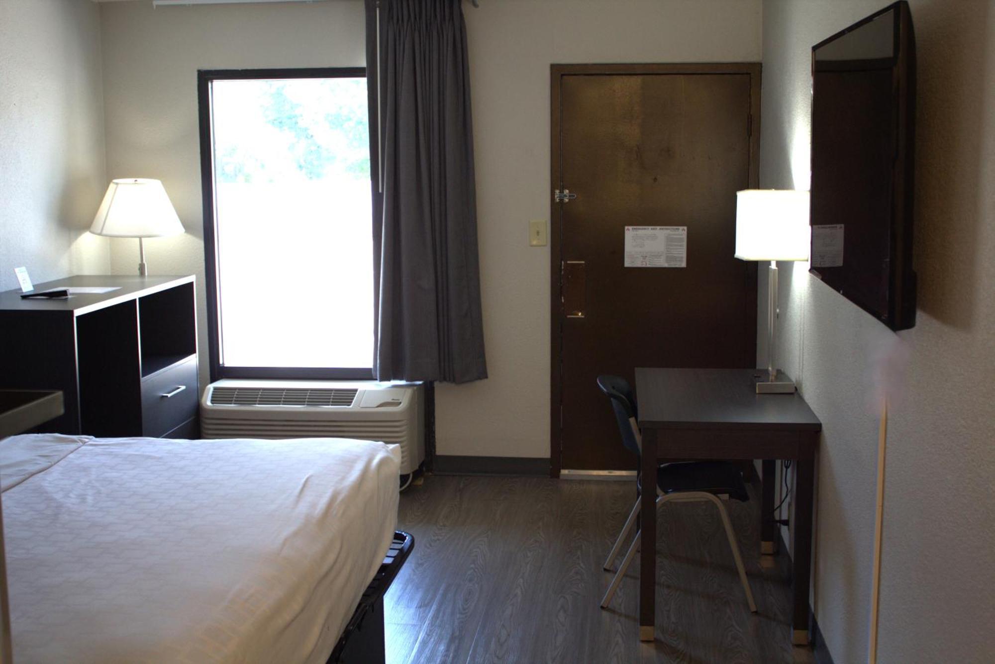 Clarion Pointe Statesville Bagian luar foto