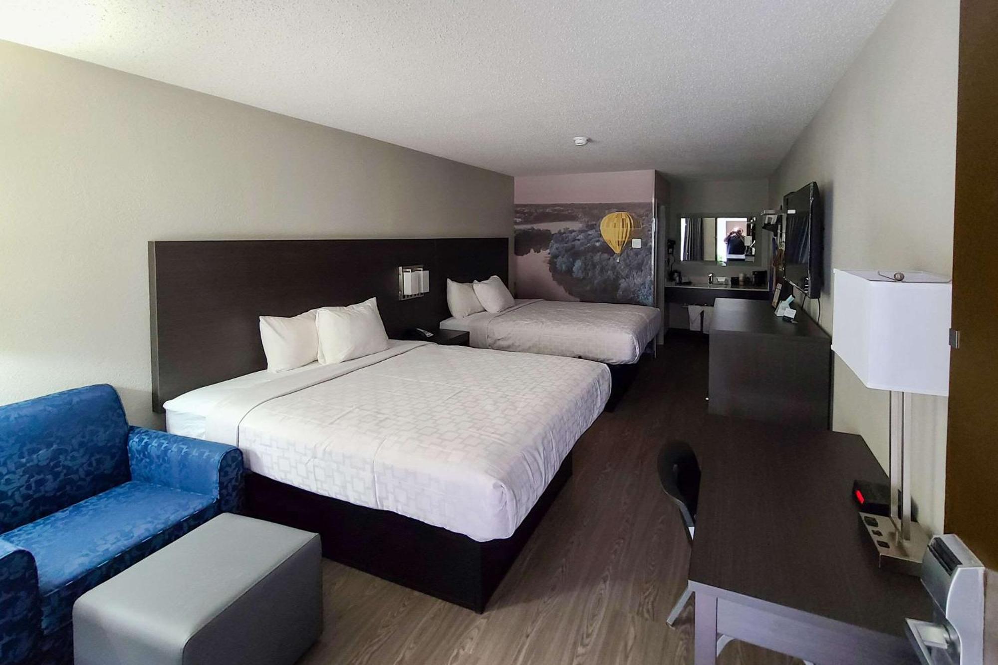 Clarion Pointe Statesville Bagian luar foto