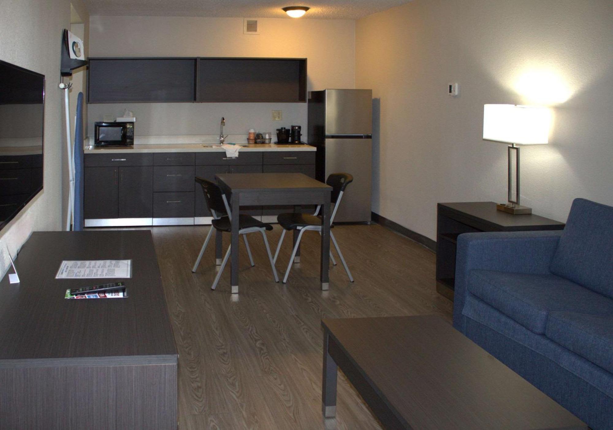 Clarion Pointe Statesville Bagian luar foto